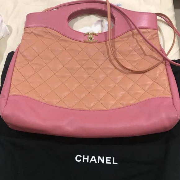 CHANEL RUNWAY BAG - Picture 6 of 8
